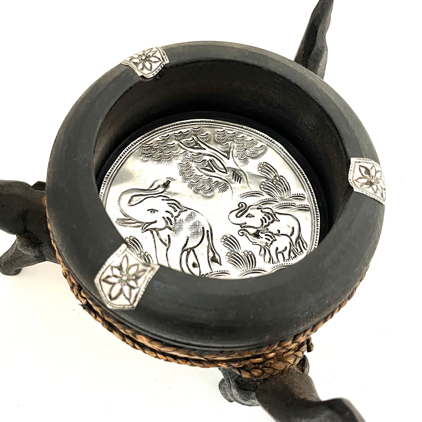 ゾウの木彫りラウンド灰皿 ハンドメイド 3頭