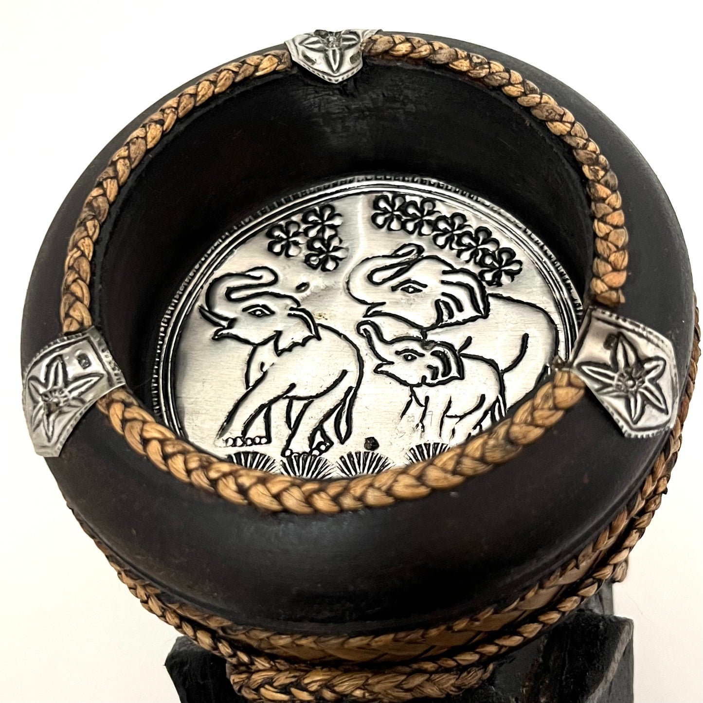 ゾウ木彫りラウンド灰皿 ハンドメイド スタンドアップ