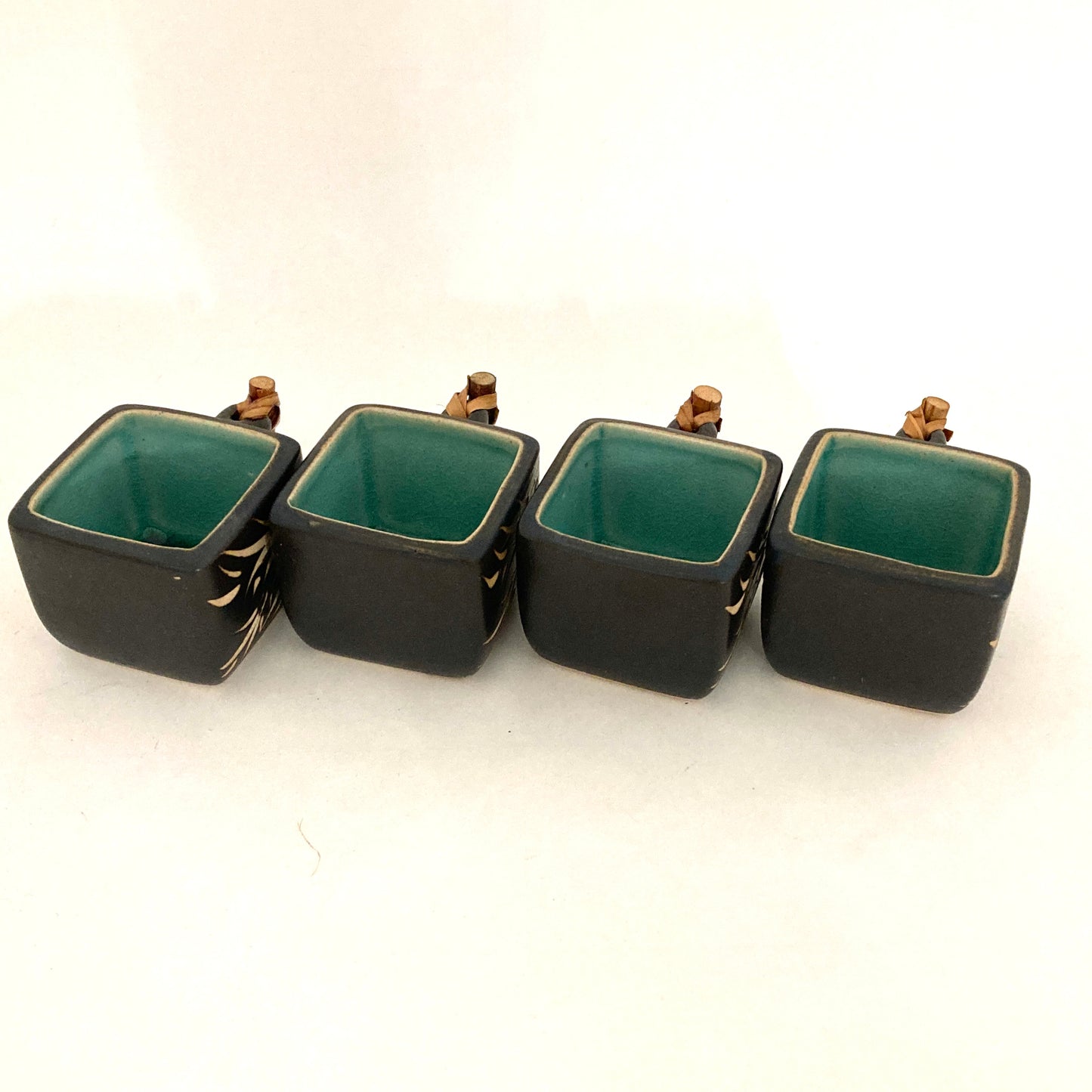 スクエアミニカップ4個セット ヒスイブラック ベトナム陶器