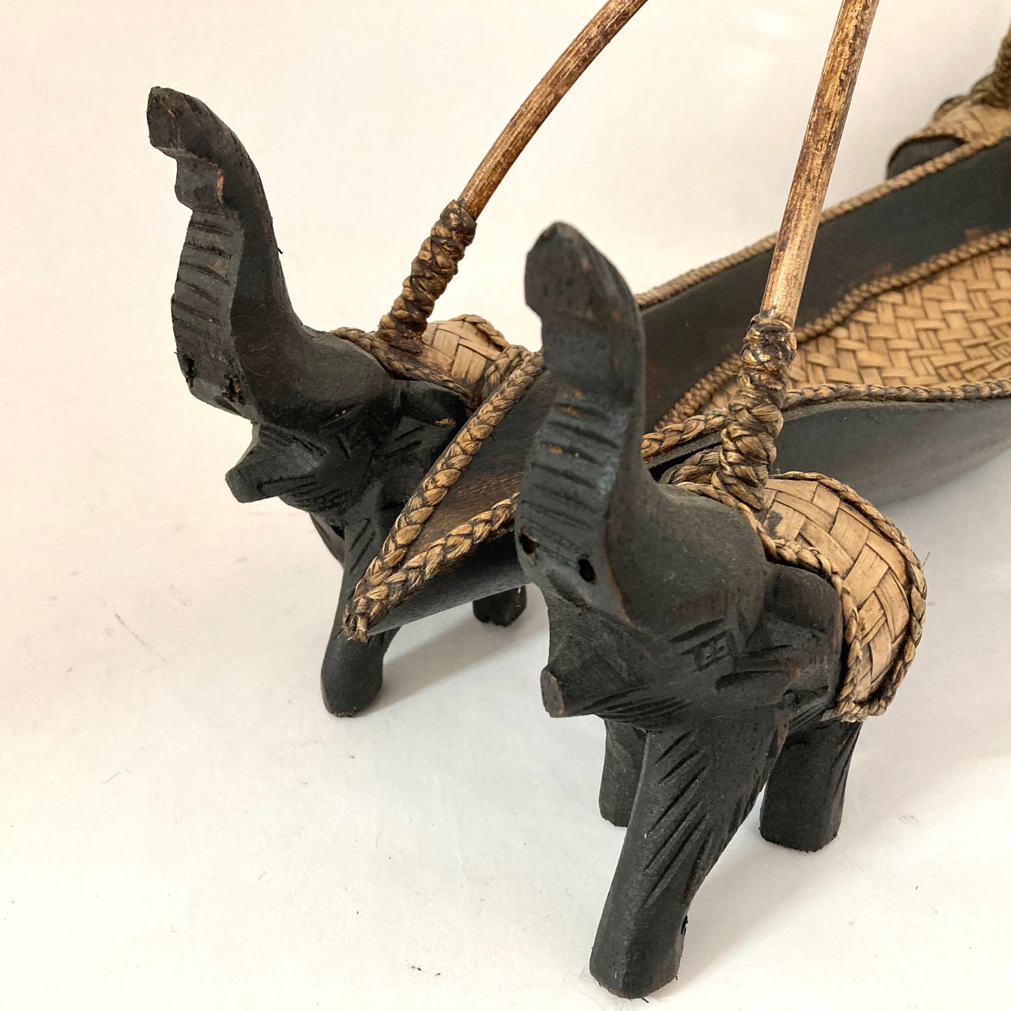 ゾウ木彫りワインラック ハンドメイド スタンドアップ