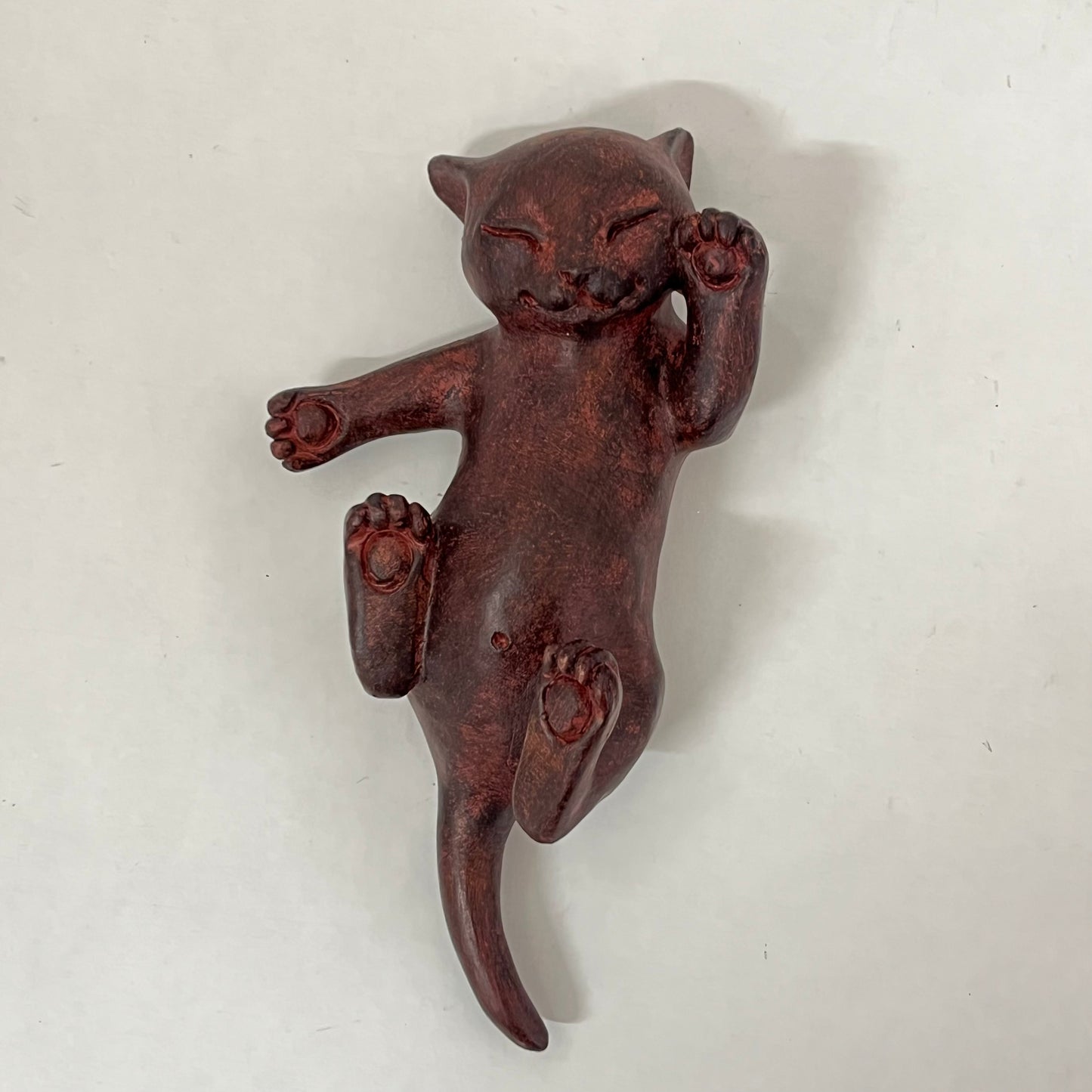 ネコの寝そべりオブジェ
