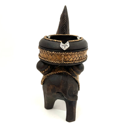 ゾウ木彫りラウンド灰皿　ハンドメイド　スタンドアップ