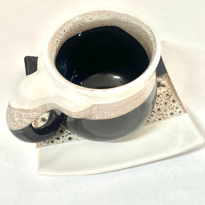 ゾウのカップ＆ソーサ　アジアン陶器　モノトーン