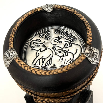 ゾウ木彫りラウンド灰皿　ハンドメイド　スタンドアップ