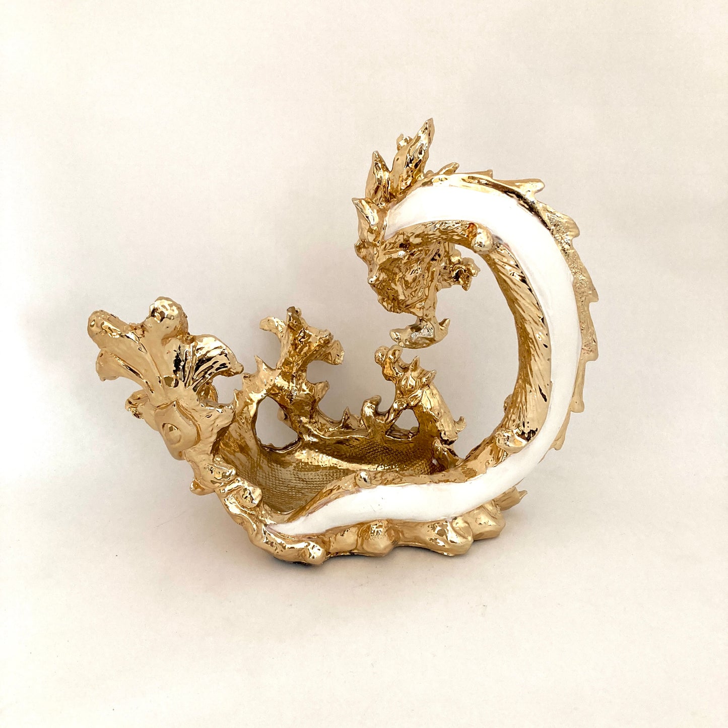 龍の置物　ゴールド
